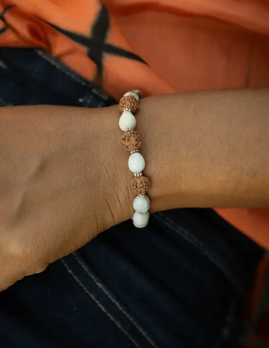 Bracelet caribéen Story & Myth - Nacres Végétales et Perles de Rudrashka © Christine Picard