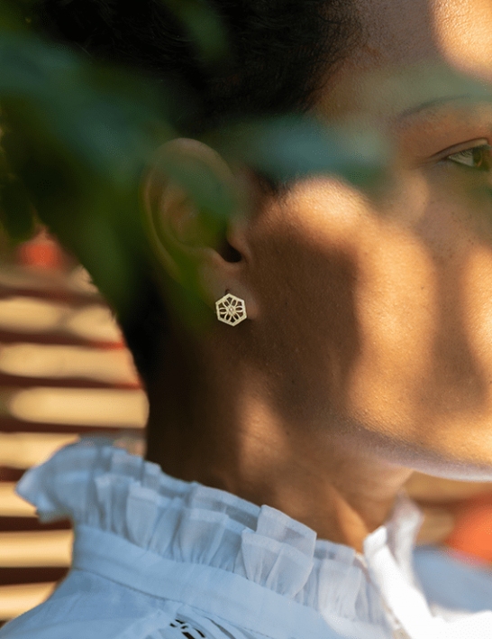 Boucles d’oreille Puce Broderie - La Divini © Christine Picard