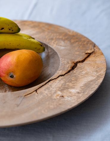 Grand plat en bois de manguier - D. Grandisson © Christine Picard