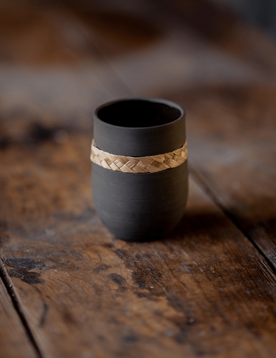 Gobelet "Anite" noir anthracite en Grès & Bakoua 7,7 x 10,5 cm Damalia 