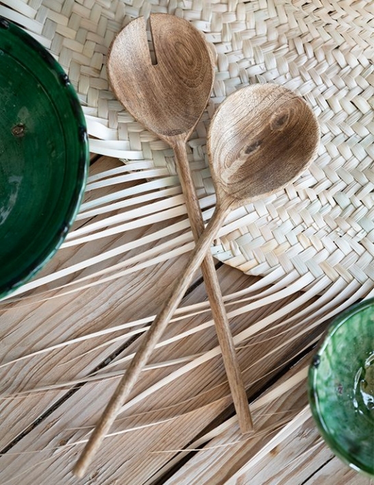 Couverts à salade en bois de manguier © Christine Picard