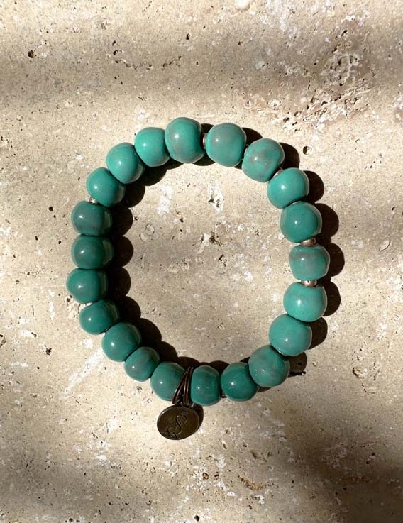 Bracelet artisanal en perles d’argile émaillée vert jade - Simbi Haïti