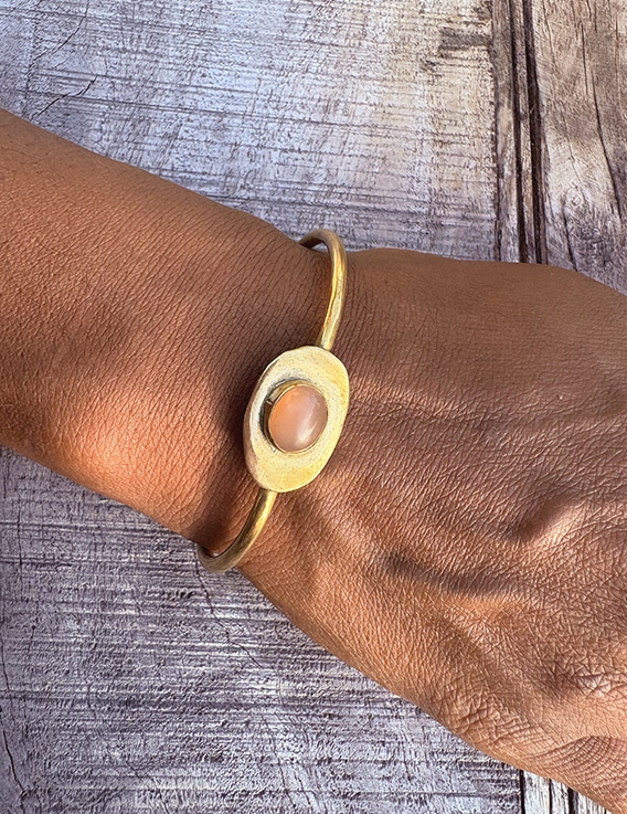 Jonc Oraya en laiton & calcite orange | Pince Oreilles