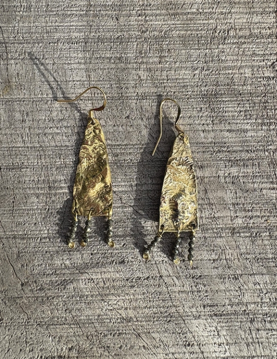 Paire de Boucles d’Oreilles Pyraé – Laiton brûlé & pyrite | Pince Oreilles