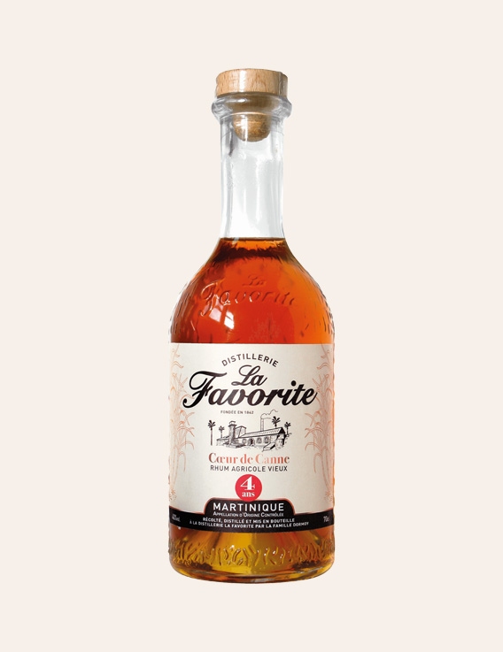 Bouteille de La Favorite Cœur de Canne 4 ans, rhum vieux agricole AOC Martinique 42°, robe ambrée.